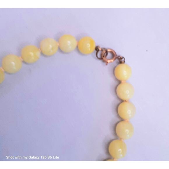 Jumbo Graduated Beaded Necklace Lemonade Yellow Acrylic Spring Clasp - Picture 4 of 8